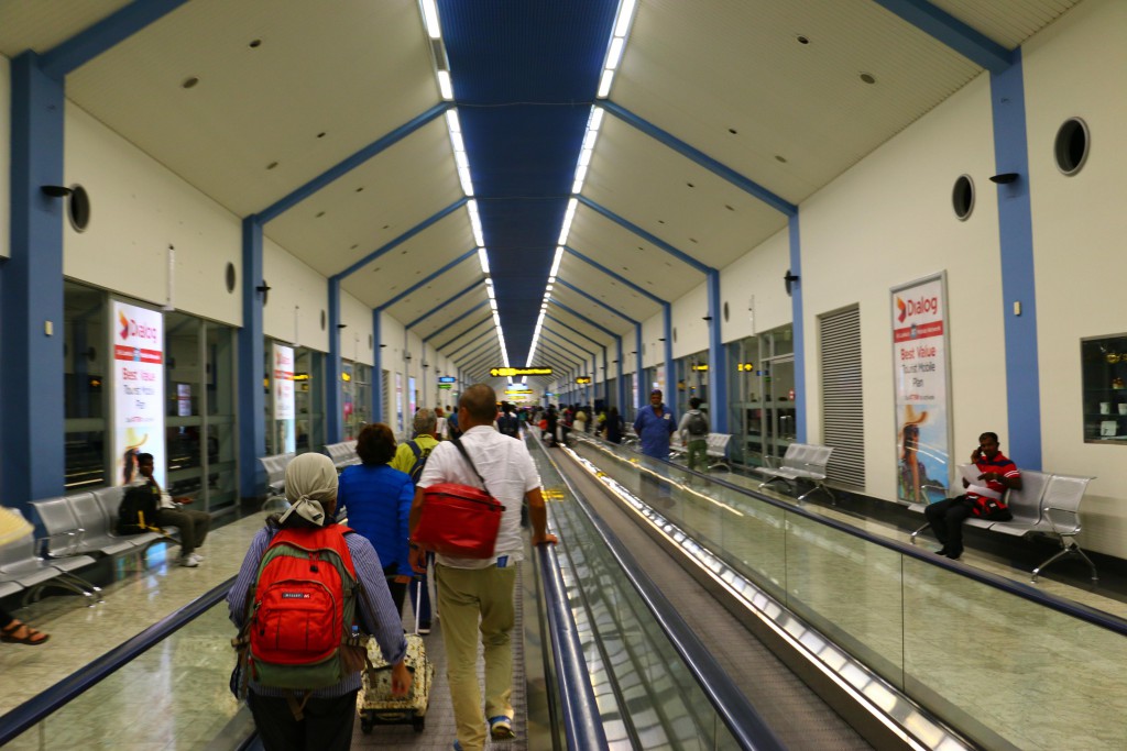 モルディブ　コロンボ空港