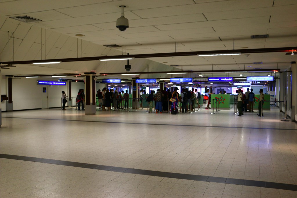 マーレ空港　入国審査