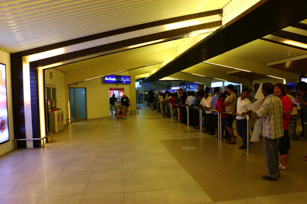 マーレ空港　出口