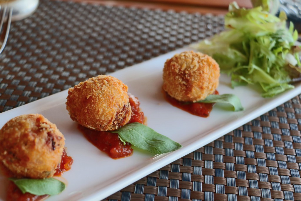 センターラ ラス フシ リゾート＆スパ  モルディブ　レストラン